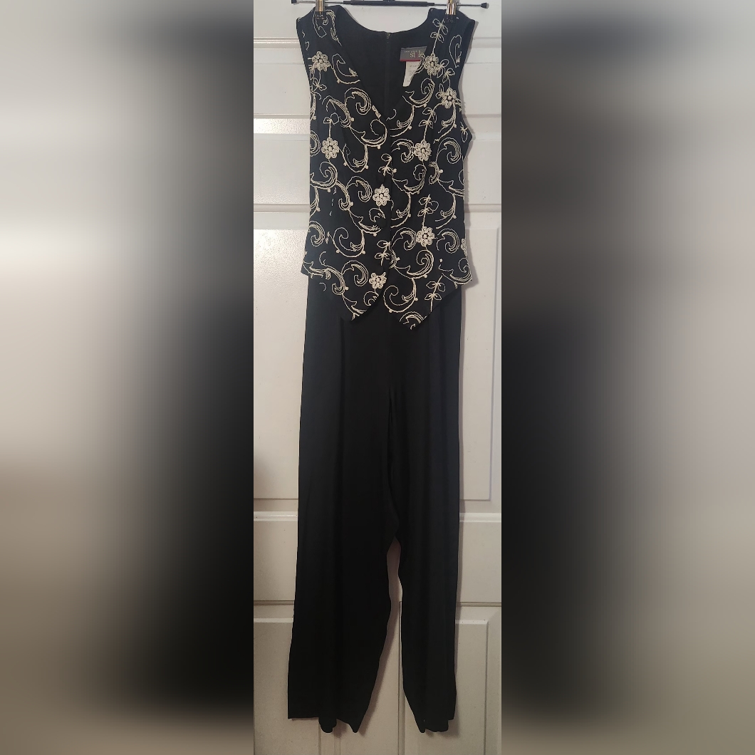 New York Style Black & White Embroidered Foral Jumpsuit Size 8